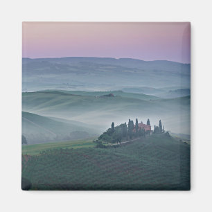 Amanecer rosa sobre un imán paisajístico toscano