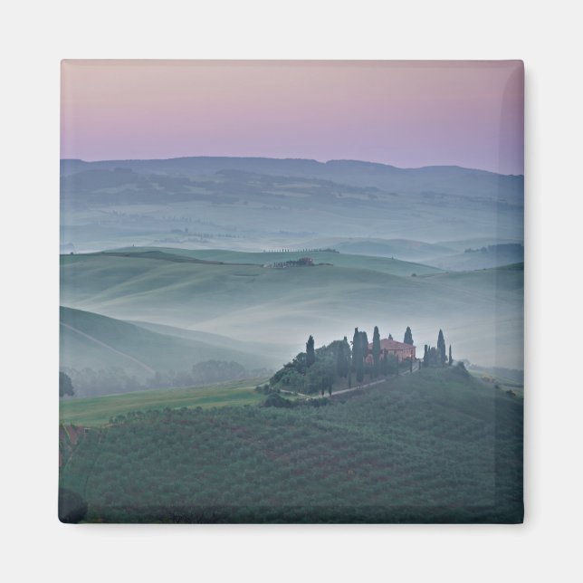 Amanecer rosa sobre un imán paisajístico toscano (Frente)
