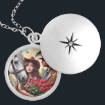 Amar el collar Keepsake de la chica occidental<br><div class="desc">Crea una memoria duradera con un collar de keepsake plateado. Personalizar este collar con tu propia foto.</div>
