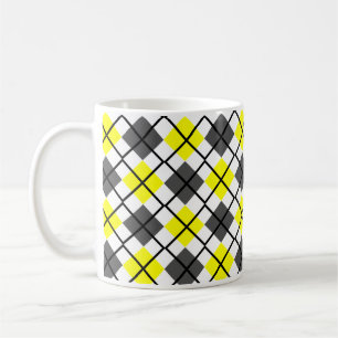 Amarillo, negro, gris en la taza blanca de la