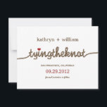 Amarrar el nudo moderno salva el anuncio de la fec<br><div class="desc">Difundir las noticias de una manera divertida y elegante con este moderno Tying The Knot guarda las tarjetas de fecha de berryberrysweet.com.</div>