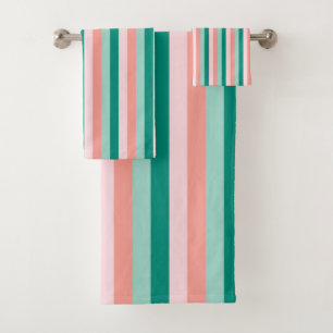 Amber Yucca y Arbour Green Pinster son de color ro