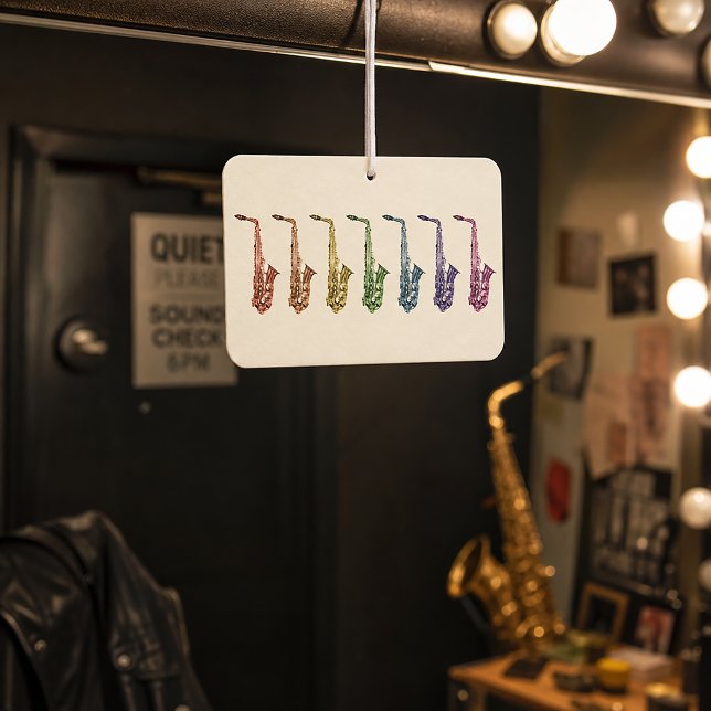 Ambientador Arte de Saxofón Arcoíris (An air freshener with rainbow alto saxophones.)