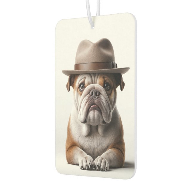 Ambientador Bulldog Usando un Fedora (Izquierda)