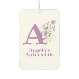 Ambientador Carta más nombre con un diseño floral Coche