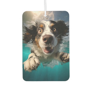 Ambientador Diseño de perro emocionado nadando bajo el agua