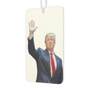 Ambientador Donald Trump con el lazo rojo