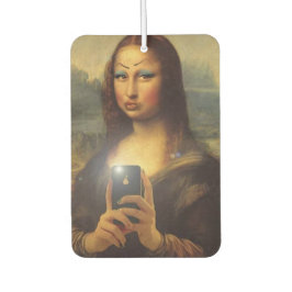 Ambientador Mona Lisa haciendo una cara divertida con maquilla