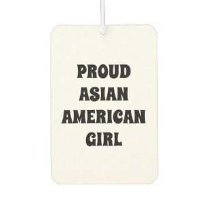Ambientador Orgulloso Chica asiático-americano, auto blanco ne