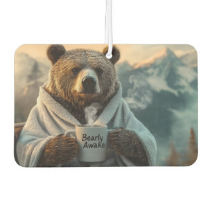 Ambientador Oso en la barra sosteniendo café en la taza