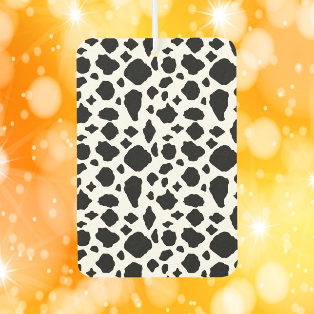 Ambientador Patrón de vaca negro y blanco (An air freshener with a black and white cow pattern.)