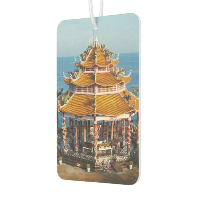 Ambientador Qué Koh Loi... Sriracha, Chonburi, Tailandia (Izquierda)