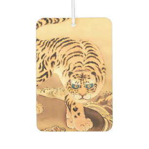 Ambientador Tigre Minhwa Vintage junto a un arroyo