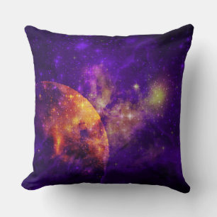 Amethyst Sky, Golden Planet en el Cojín decorativo
