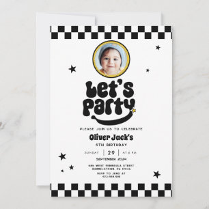 Amigo feliz cualquier edad. Foto de invitación de 