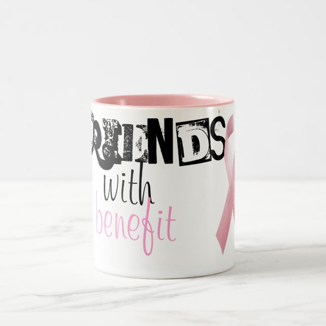 Amigos con la taza de la ventaja (Centro)