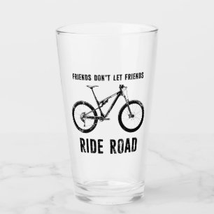 Amigos no permiten que sus amigos viajen en bicicl