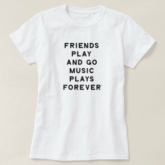 Amigos y música citan camiseta de mujeres