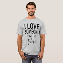 Amo alguien con la camiseta fibro para los hombres