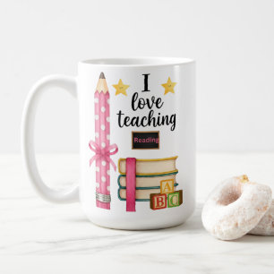 Amo enseñar taza de café para maestros de lectura