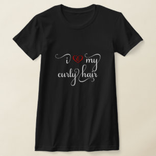 Amo mi camiseta del pelo rizado con el texto