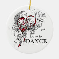 Amor a bailar alrededor del ornamento