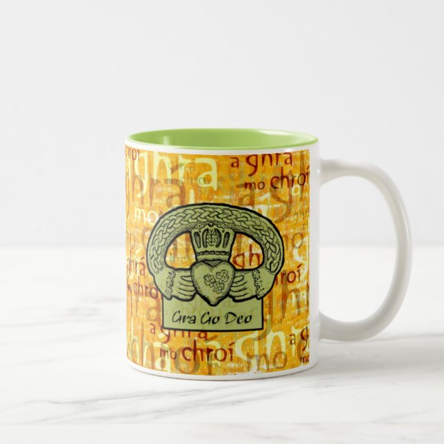 Amor de la taza de Claddagh del irlandés para (Derecha)