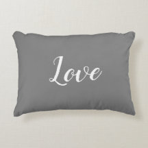 "Amor" en almohada de acento gris y blanco