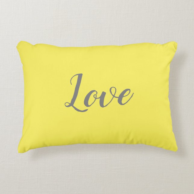 "Amor" en cojín decorativo amarillo brillante (Anverso)