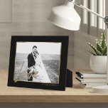 Amor | Moderno y elegante Boda de marcos negro y d<br><div class="desc">placa de boda de foto de recién casados para recordar siempre tu día especial y tu amor por el otro. Esta elegante placa de foto del día de la boda incluye un sencillo diseño de foto simple y grande para mostrar su propia foto especial del día de la boda con...</div>