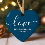 Amor Parejas personalizadas Ornamento de fotos de<br><div class="desc">Amor Personalizado Parejas Foto Ornamento. El ornamento romántico que hace un gran regalo para las vacaciones. También haría un gran favor de boda. Personalice este diseño personalizado con su propia foto y texto.</div>