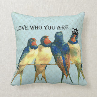 Amor que usted es almohada coronada del pájaro