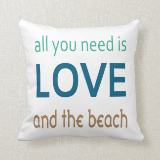 Amor y almohada de playa