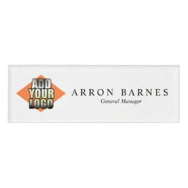 Añada su etiqueta conocida magnética del personal