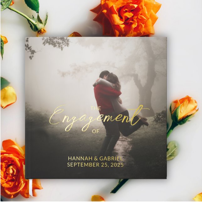 Añadir un libro de invitados de la fiesta de compr (The front of the Engagement Party Foil Guest Book (Add Your Photo))