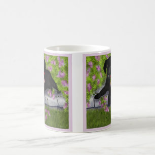 Andy debajo de la taza de café de las lilas,