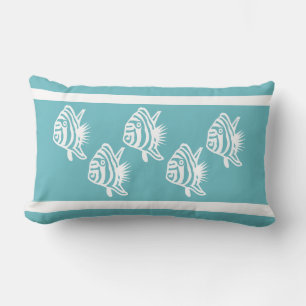 Angelfish blanco sobre almohada azul suave