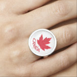 Anillo Canadá Ring Canada Souvenir Jeweling Ring Gifts<br><div class="desc">Canadá Anillos Canadá Souvenir Anillos Pendent Personalizados Joyería Clásica Canadiense Anillos de Encanto Canadá Hoja de Maíz Keepsakes para Hombres, Mujeres Niños Souvenirs Clic "Personalizar" para Añadir Texto Elegir Fuentes y Colores Personalizados Personalizados Canadá Collares de Souvenir Pulseras con dije Anillos Hermosos Canadá Manzanas de Hojas de Maple Correa de...</div>