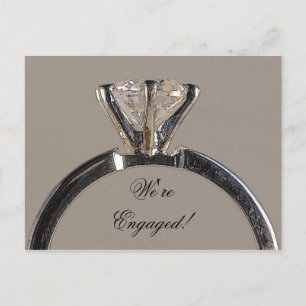 Anillo de diamantes sobre Invitación de compromiso