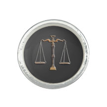 Anillo de escalas de justicia