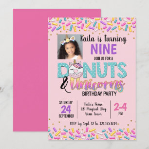 Anillos de espuma y invitación temática de la