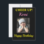 ¡Ánimo! Funny Chica Grumpy Birthday Smile Shine<br><div class="desc">"¡Oh no!" Diviértete celebrando un cumpleaños con tu mujer favorita que se está haciendo un poco mayor. La divertida imagen gruñón chica incluye una cita divertida y felices deseos de cumpleaños. El color negro, rosa y amarillo se añade al significado del verso de la "sonrisa brillante" en la parte trasera...</div>