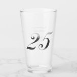 Aniversario de la Boda de Plata de Cumpleaños 25<br><div class="desc">Regalo de aniversario 25º cumpleaños de Boda plateado,  vidrio de bebida,  Tumbler con falso gris plateado número 25 y tu texto en la parte posterior.</div>
