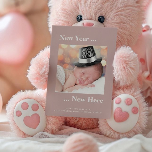 Año Nuevo Aquí Foto Anuncio De Nacimiento Rosado (front view)