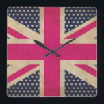 Antiguo reloj de pared con bandera de color rosa<br><div class="desc">Un diseño gráfico ilustrado de una bandera de la antigua Unión Jack en tonos rosa y blanco contra un color de fondo de azul oscuro con corazones blancos adecuados para todos los productos de zazzle.</div>