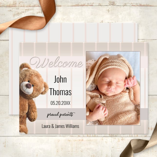 Anuncio Aviso de nacimiento de bebé con osito lindo (Baby photo birth announcement card showing a pastel beige grey striped design with teddy bear)