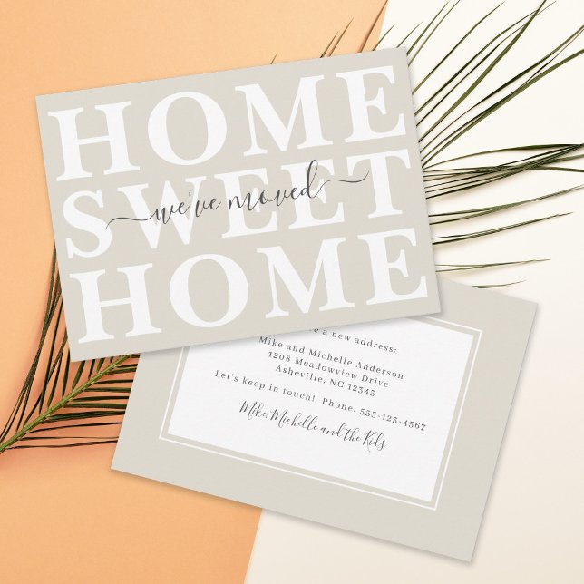 Anuncio Beige neutral hogar dulce hogar que nos hemos muda (Let your friends and family know your new address with this simple "We've Moved" card.)
