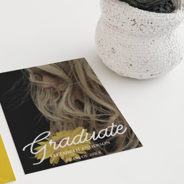 Anuncio Black Modern Minimalist Graduation (Subido por el creador)
