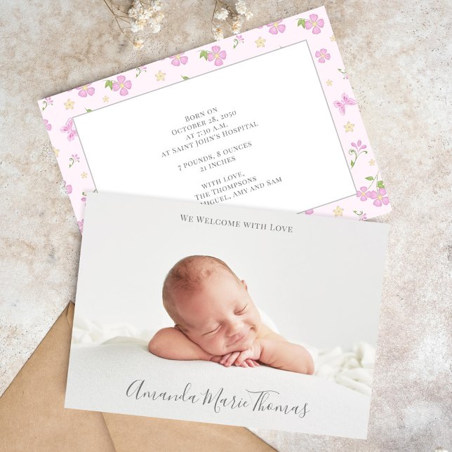Anuncio Chica floral simple y caprichoso (Cute photo baby announcement template card. )