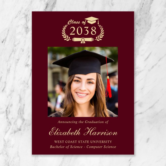 Anuncio Clásico Crest Burgundy Foto Colegio Graduación (Classic Crest Burgundy Photo College Graduation Announcement)